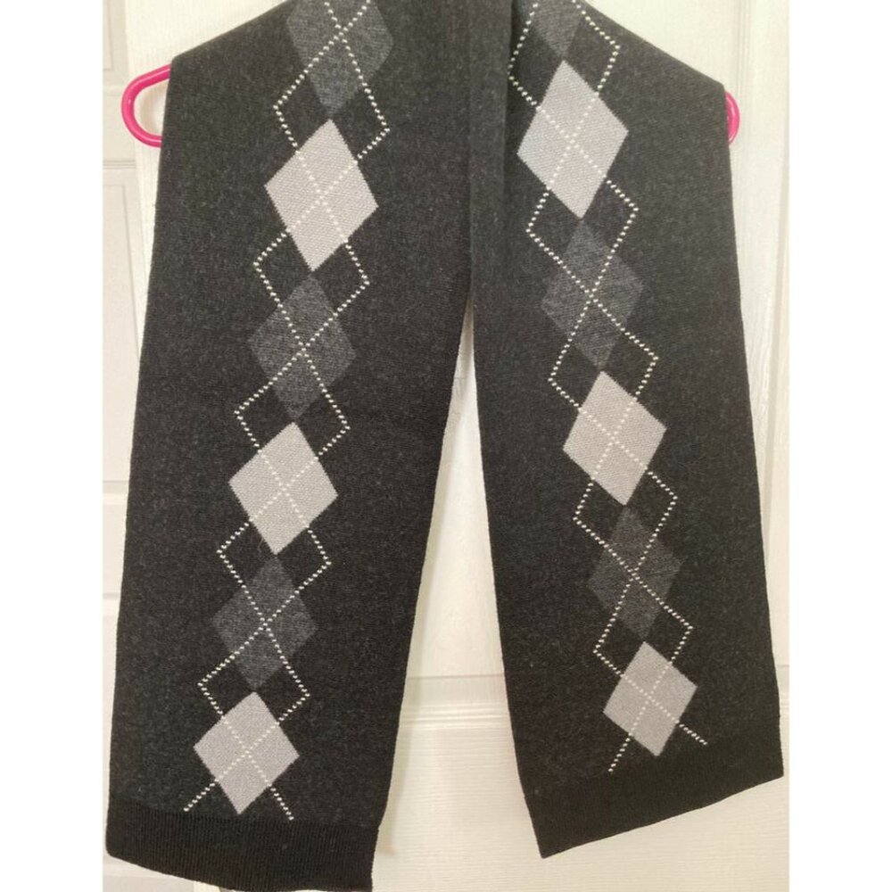 100% Wool Banana Republic Light + Dark Gray Argyle Scarf Wrap Neck Warmer